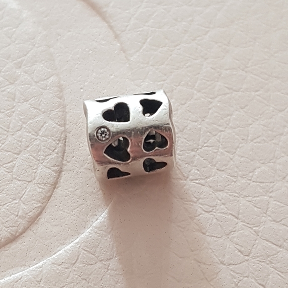 Pandora tunneled love charm - Picture 7 of 9